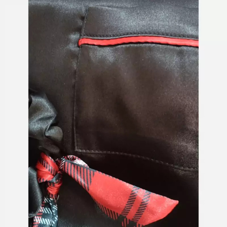 روی جیبش طبق تصویر آخره طرحی نداره