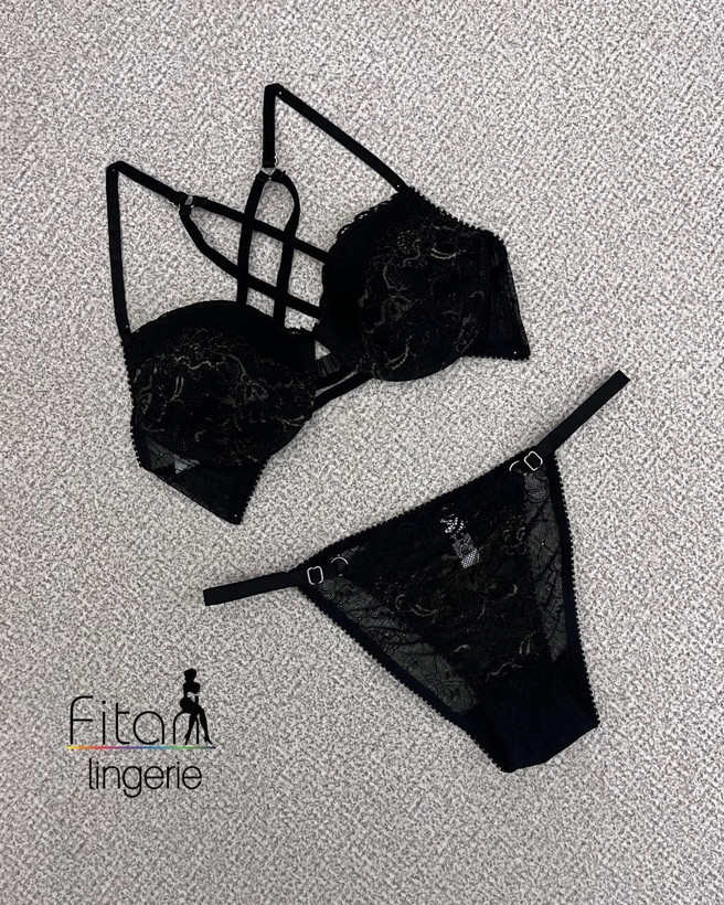 ست سوتین جلوبازشو اسفنجی لایه نازک و شورت رگلاژ دار فیتن